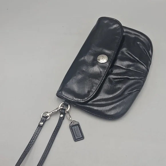 Coach Large Glossy Shiny Black Leather Wristlet Clutch - Picture 4 of 12